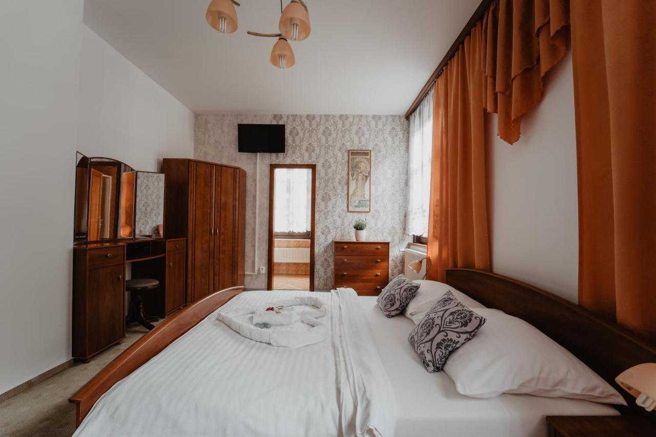 Hotel U Lipy Hrensko Ngoại thất bức ảnh
